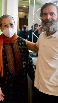 Rahul with ex-Congress chief & his mother Sonia Gandhi during Bharat Jodo Yatra in New Delhi