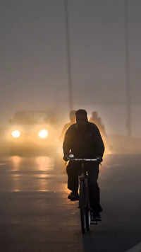 'Fogged out' Delhi-Meerut expressway near <i class="tbold">ghazipur</i>