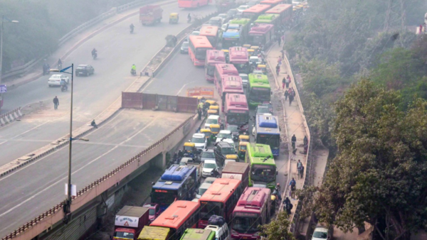 Locals hold ‘Besna’ against closure of Hatkeshwar flyover in Ahmedabad