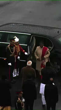 President Murmu arrives at <i class="tbold">vijay chowk</i> to attend the Beating Retreat ceremony
