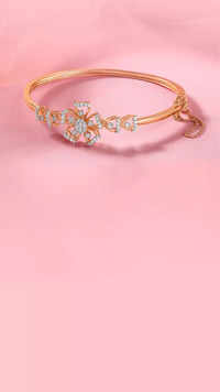 Rejoice in the Season of Love with <i class="tbold">tanishq</i>’s range of Diamond Jewellery
