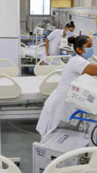 ​<i class="tbold">health workers</i> prepare Covid-19 isolation ward ​