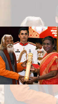 Mangala <i class="tbold">kanta</i> Roy gets awarded for Art