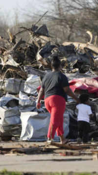 Tornado <i class="tbold">demolish</i>ed mobile home park​