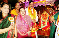 New pictures of <i class="tbold">prithviraj's wife</i>