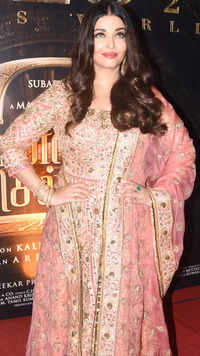 Aishwarya Rai Bachchan (<i class="tbold">nandini</i>)