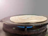 Cooking roti on direct flame