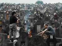 See the latest photos of <i class="tbold">tomb sweeping day in china</i>