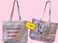 <i class="tbold">cloth bags</i> that are a must-have accessory