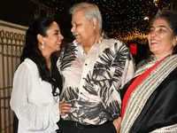 Rupali shares a fun moment with<i class="tbold"> satish shah</i>