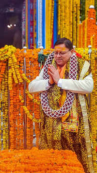 Pushkar Singh Dhami offers prayers