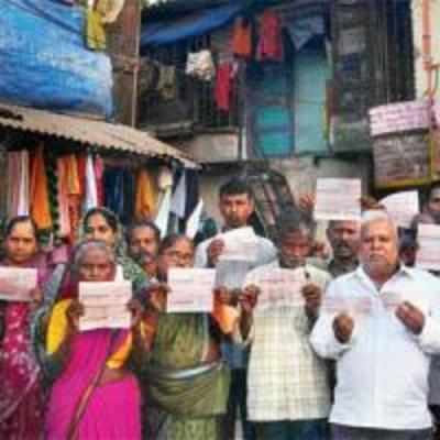 Khar slum dwellers teach numbers to '˜cheating' realtor