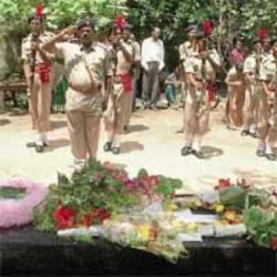 3 hostage cops safe for now, say Maoists