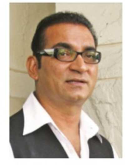 Singer Abhijeet calls decorated Lt General `Pak supporter', activist `ugly, besharam budhiya'