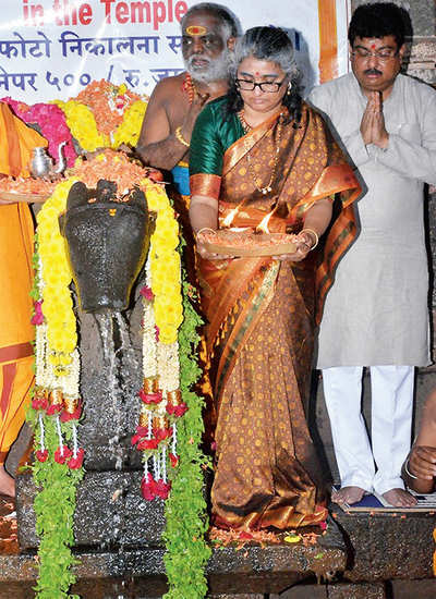 Water minister draws flak over puja for rains