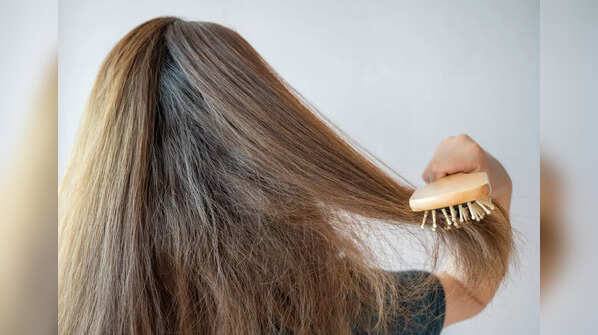 What happens to hair if you don't apply oil?