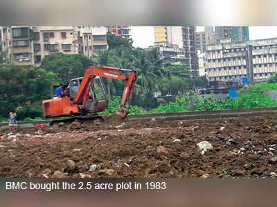 Encroached Malad plot to become football ground