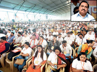 Denied front-row seat at BJP convention in Navi Mumbai, Eknath Khadse threatens walkout