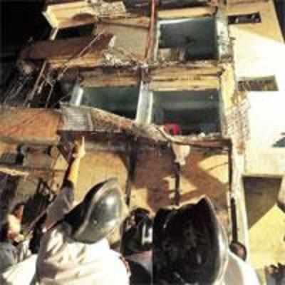 Yet another building collapse in Ulhasnagar, 2 men injured