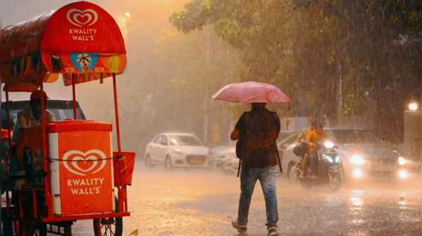 Rain lashes Delhi, maximum temperature reaches 33.6