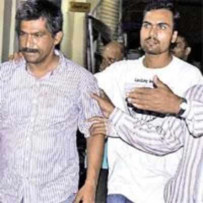 Two MSEB men caught taking bribe of Rs. 40,000