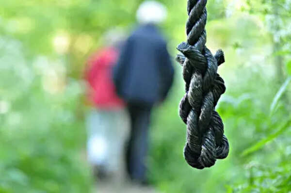 Body of boy found hanging from litchi tree in Muzaffarpur, kin allege murder