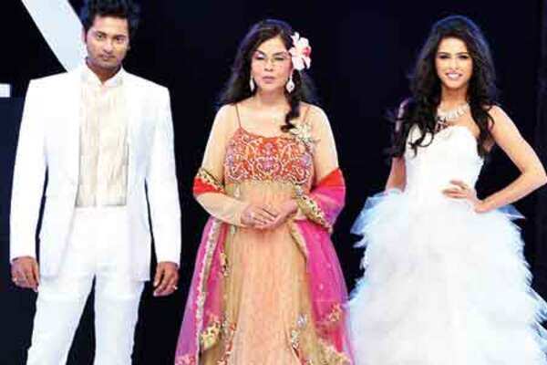 Zeenat Aman backs anti-smoking message