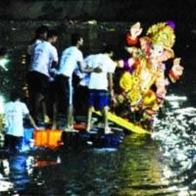 Navi Mumbaikars bid an emotional farewell to Ganpati Bappa