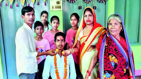 UP board exam results: Son of vegetable vendor, this topper gives credit to his dad