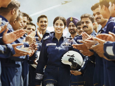 Gunjan Saxena - The Kargil Girl first poster out: Janhvi Kapoor impresses as a young IAF pilot