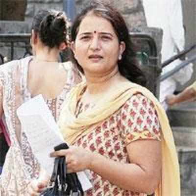 Andheri woman wants '˜keep' out of court order