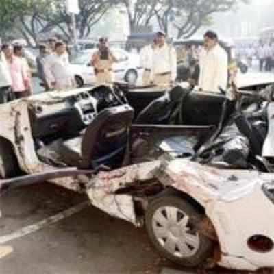 3 killed as car rams into container in Vashi