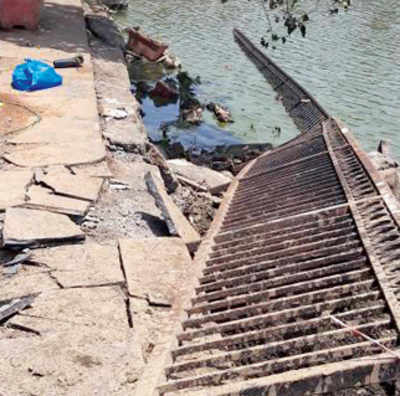 BMC tries to fix Bandra lake, but ground caves in