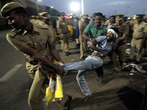 Jallikattu protests ease across Tamil Nadu, uneasy calm at Chennai's Marina Beach