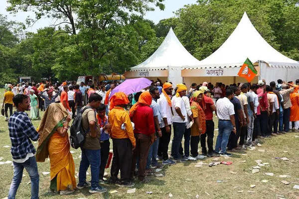 From Kol to Jhargram, jhalmuri, sellers find place in the sun