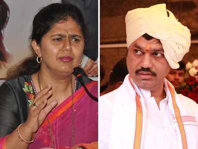 Pankaja Munde, Dhananjay Munde share stage for the first time after Maharashtra Assembly elections