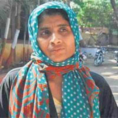 Woman nabbed for robbery attempt at Mumbra cash-point