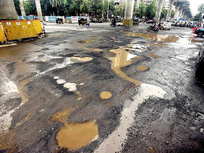 Potholes everywhere, but BMC app says only 140 yet to be filled