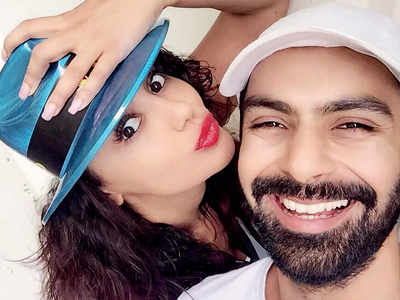Ashmit Patel proposes to ladylove Maheck Chahal; couple to wed later this year in Europe