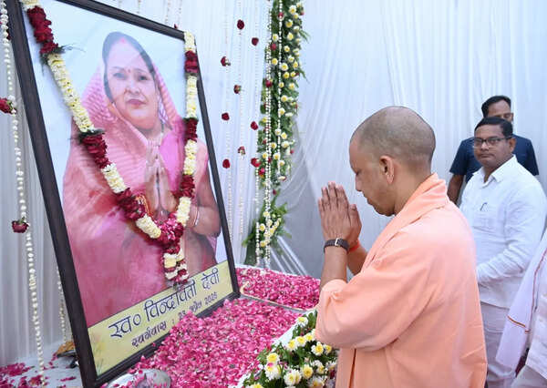 CM pays tribute to MLA’s wife
