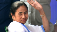 CM Mamata Banerjee halts own convoy and lets normal traffic resume in Bengal 