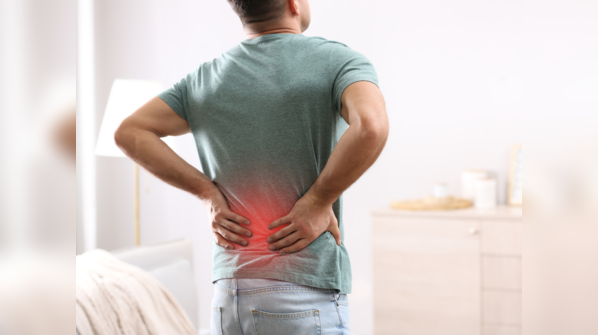 6 types of back pain and how to know if they are linked with the liver, kidneys, or lungs
