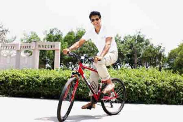 Celebs 'go green' on World Environment Day