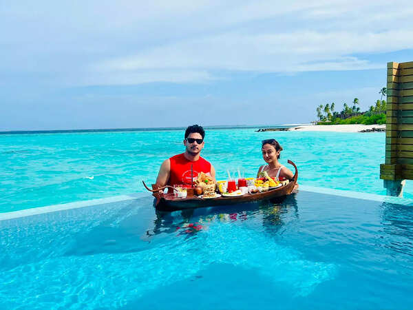 Somraj and Ayoshi are in the Maldives for a holiday