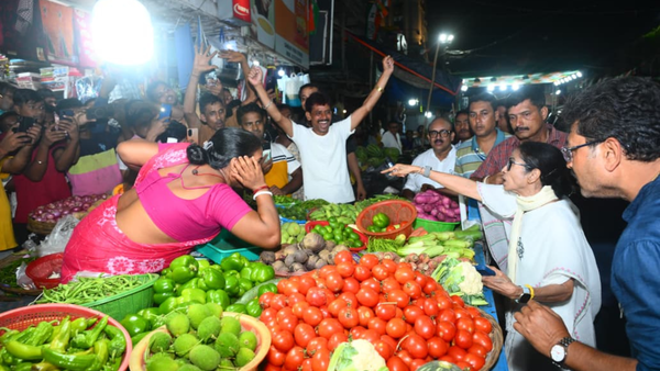Mamata's counter to PM Modi’s 'jhalmuri' break: A visit to local market ahead of Phase 2 Bengal polls