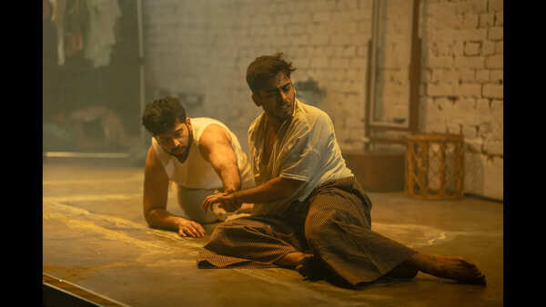 Samaaj theatre review: An intimate dance-theatre piece on love, conflict and vulnerability