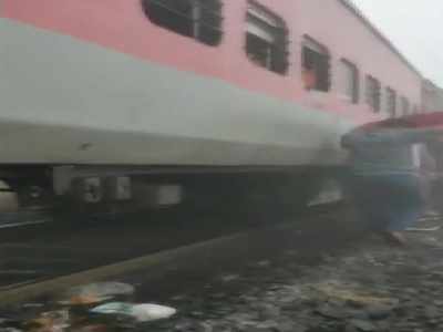 Mumbai-Bhubaneswar Lokmanya Tilak Express' eight coaches derail near Cuttack, several injured