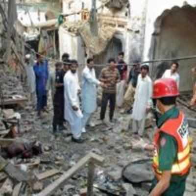 Six killed, 15 injured in Pak blast