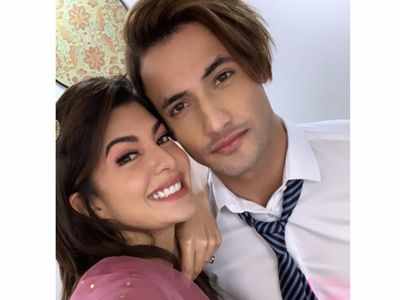 Jacqueline Fernandez, Asim Riaz start shooting for their project, music video to release before Holi 2020