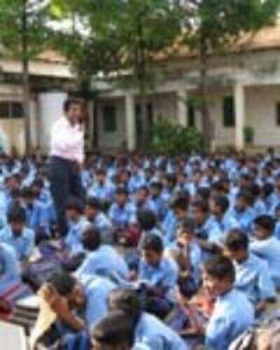 Techies give free lessons to govt school students